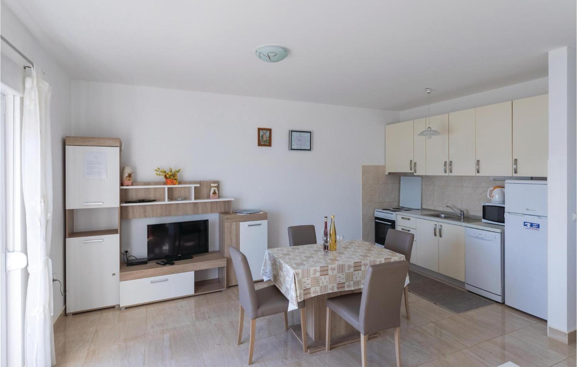 1 Bedroom Cozy Apartment In Klek Εξωτερικό φωτογραφία
